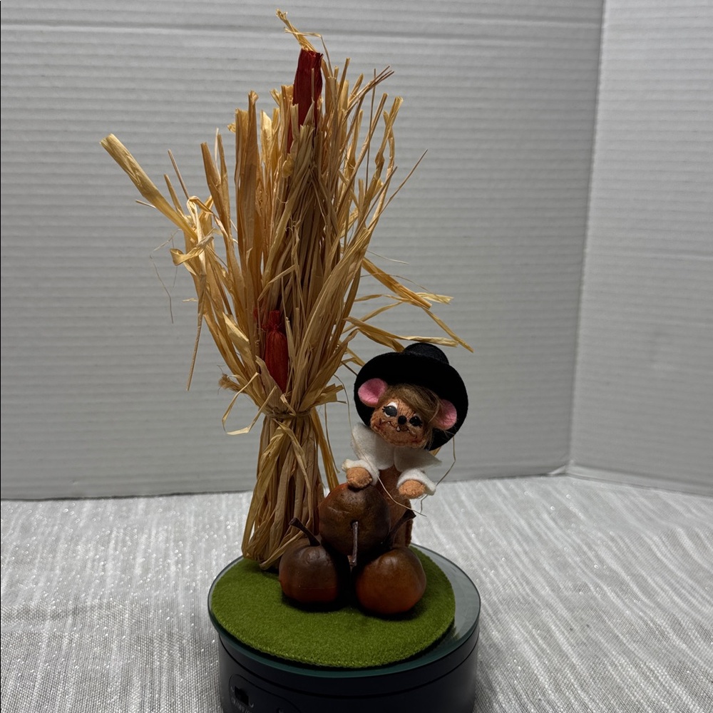 Annalee Fall Mouse with can stalk and nuts 2009 fall thanksgiving - Picture 3 of 10